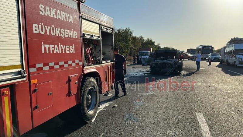 TEM'de korkunç kaza: Alev alev yanan araçta can verdi