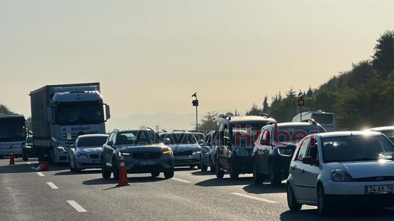 TEM'de korkunç kaza: Alev alev yanan araçta can verdi