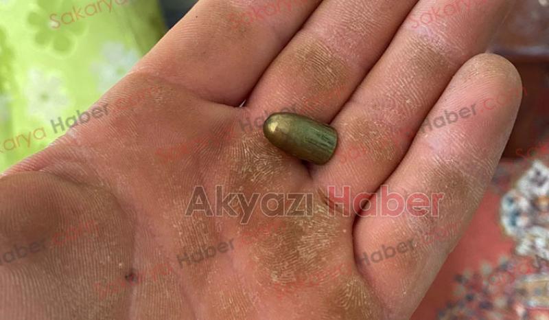 Yorgun mermi çatıyı delip odaya düştü