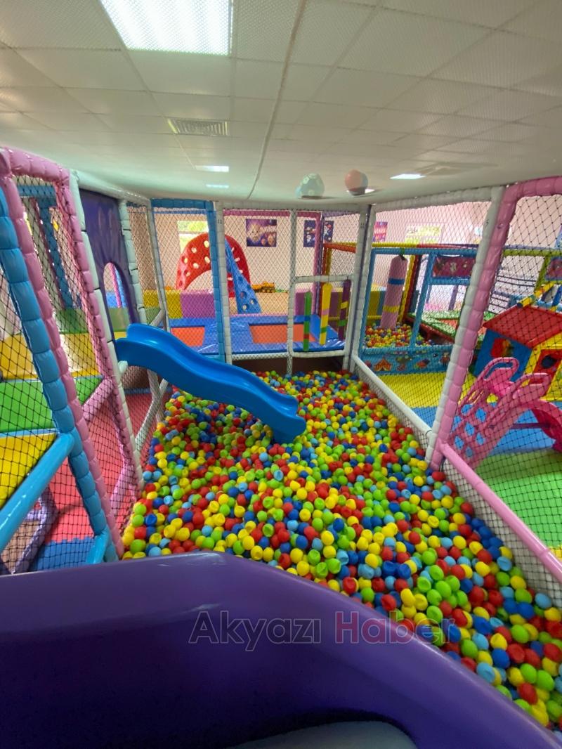 Akyazı'nın en büyük oyun alanında çocuklarınız doyasıya eğlensin