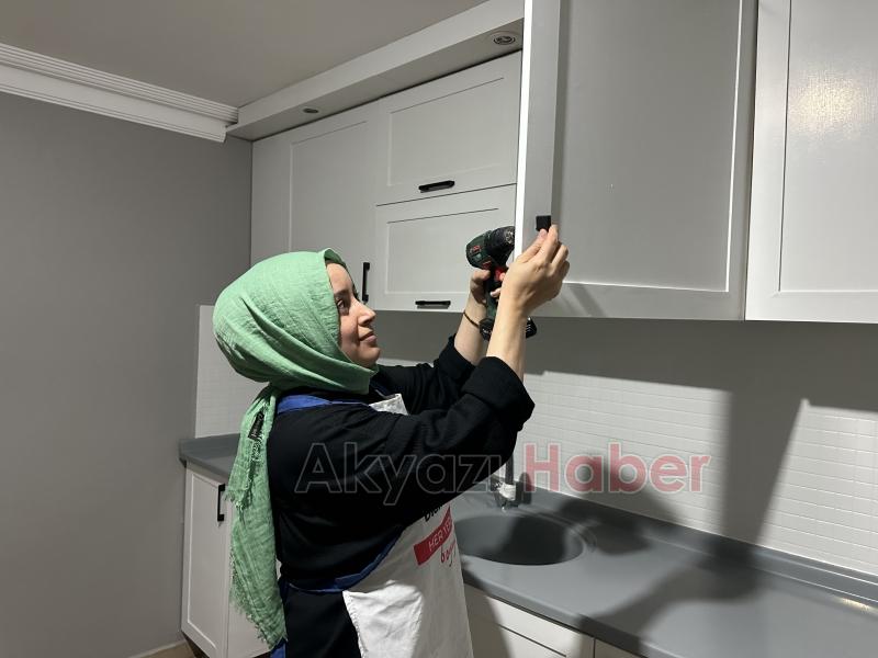 Ev hanımları bir araya geldi dekorasyon işi yapıyorlar