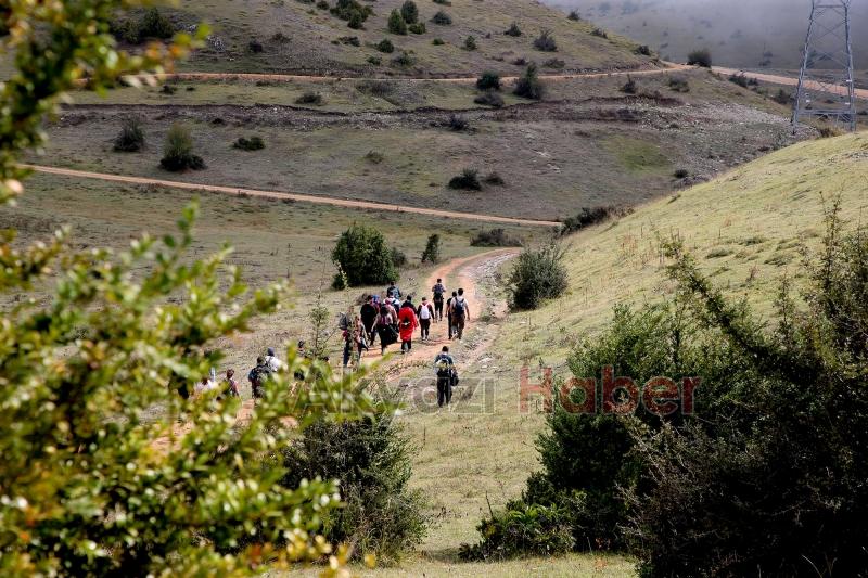 Sultanpınar Yaylası'nda doğa yürüyüşü yaptılar