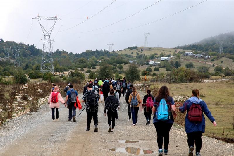 Sultanpınar Yaylası'nda doğa yürüyüşü yaptılar