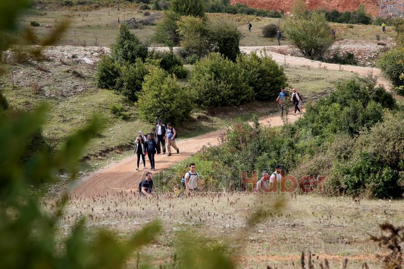 Sultanpınar Yaylası'nda doğa yürüyüşü yaptılar