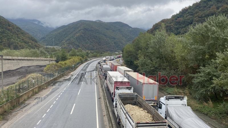 D-650'de zincirleme kaza