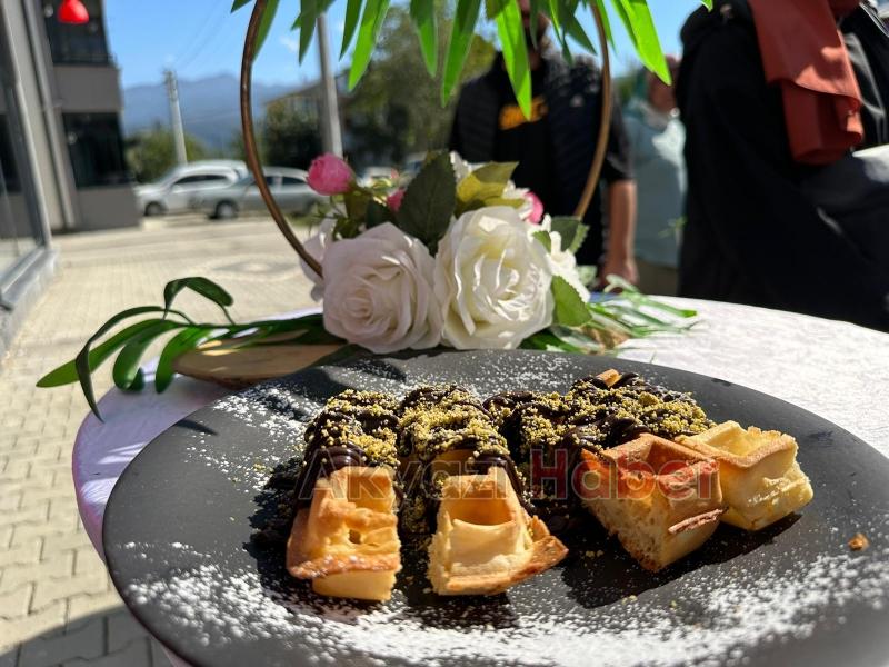 Akyazı'nın ilk Wafflecısı Pwb Peanut Hizmete Başladı