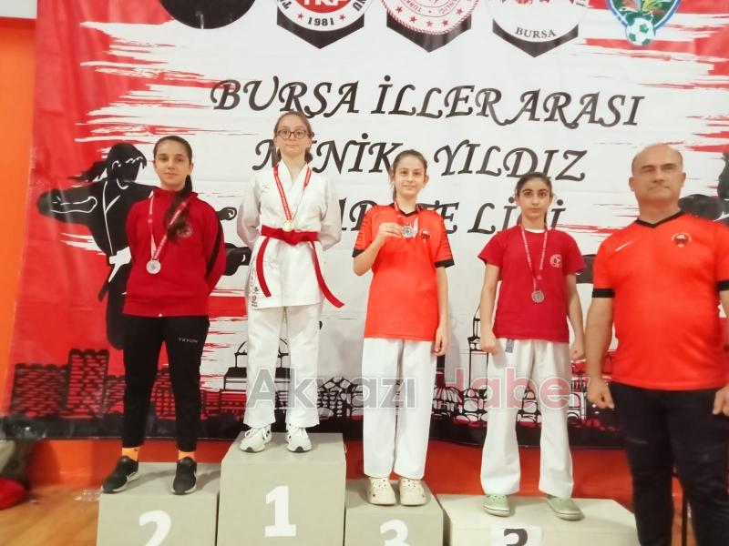 Akyazılı karateciler başarılarını sürdürdü