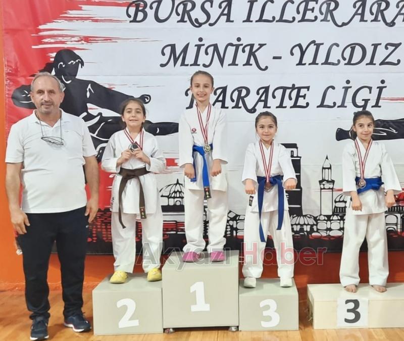 Akyazılı karateciler başarılarını sürdürdü