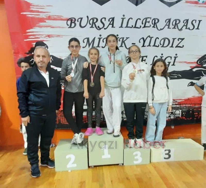 Akyazılı karateciler başarılarını sürdürdü