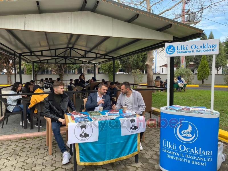 Akyazı Ülkü Ocakları yönetimi öğrencilerle buluştu