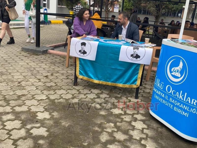 Akyazı Ülkü Ocakları yönetimi öğrencilerle buluştu