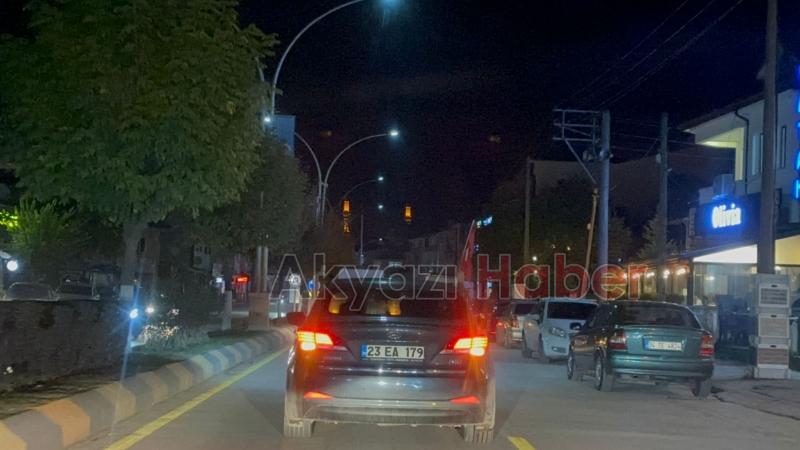 Akyazılılar katliamı protesto için sokaklara döküldü