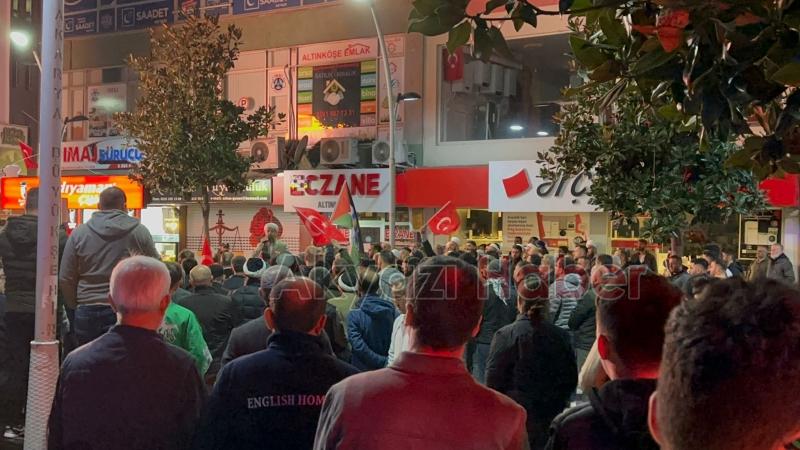 Akyazılılar katliamı protesto için sokaklara döküldü