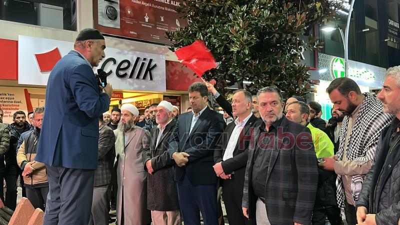 Akyazılılar katliamı protesto için sokaklara döküldü