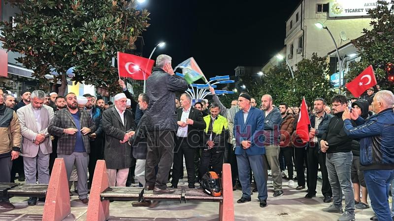 Akyazılılar katliamı protesto için sokaklara döküldü