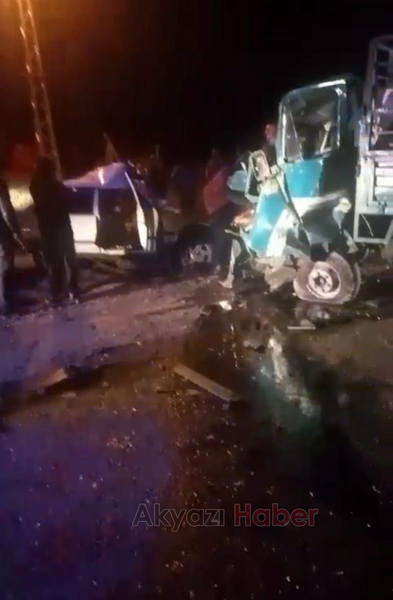 Kamyonetle otomobil çarpıştı: baba ve oğlu öldü