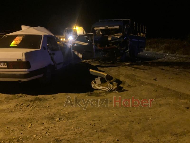 Kamyonetle otomobil çarpıştı: baba ve oğlu öldü