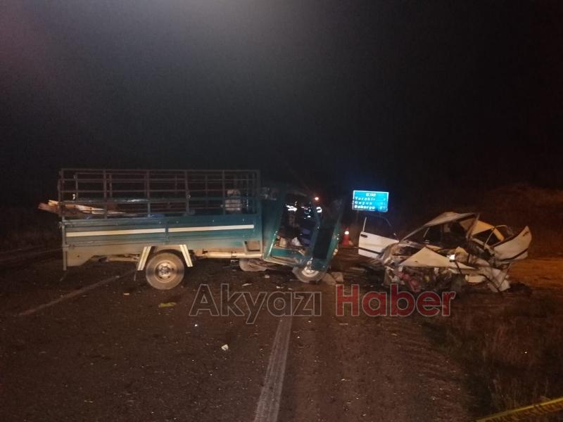 Kamyonetle otomobil çarpıştı: baba ve oğlu öldü