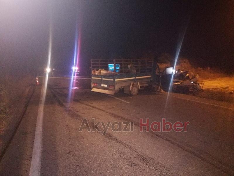 Kamyonetle otomobil çarpıştı: baba ve oğlu öldü