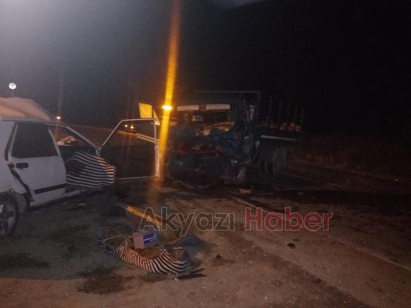 Kamyonetle otomobil çarpıştı: baba ve oğlu öldü