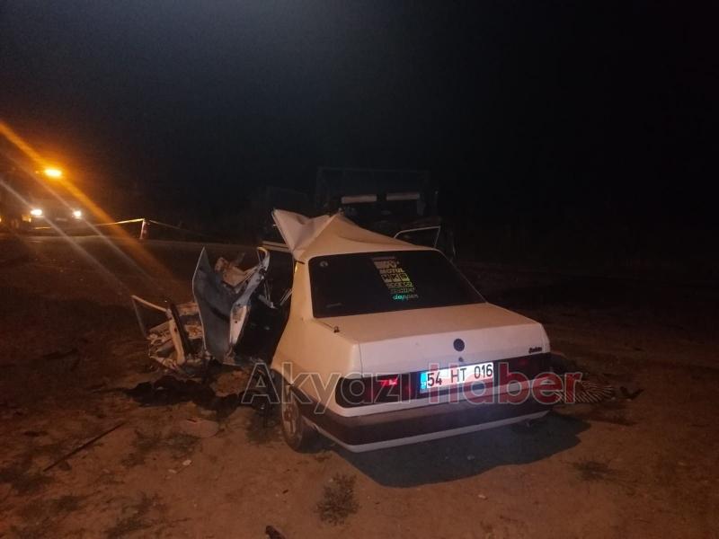 Kamyonetle otomobil çarpıştı: baba ve oğlu öldü