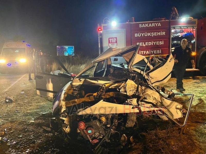 Kamyonetle otomobil çarpıştı: baba ve oğlu öldü