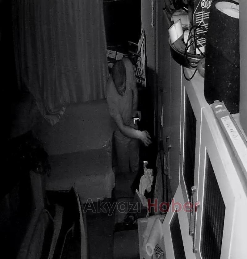 Akyazı'da hırsızlık anı kamerada