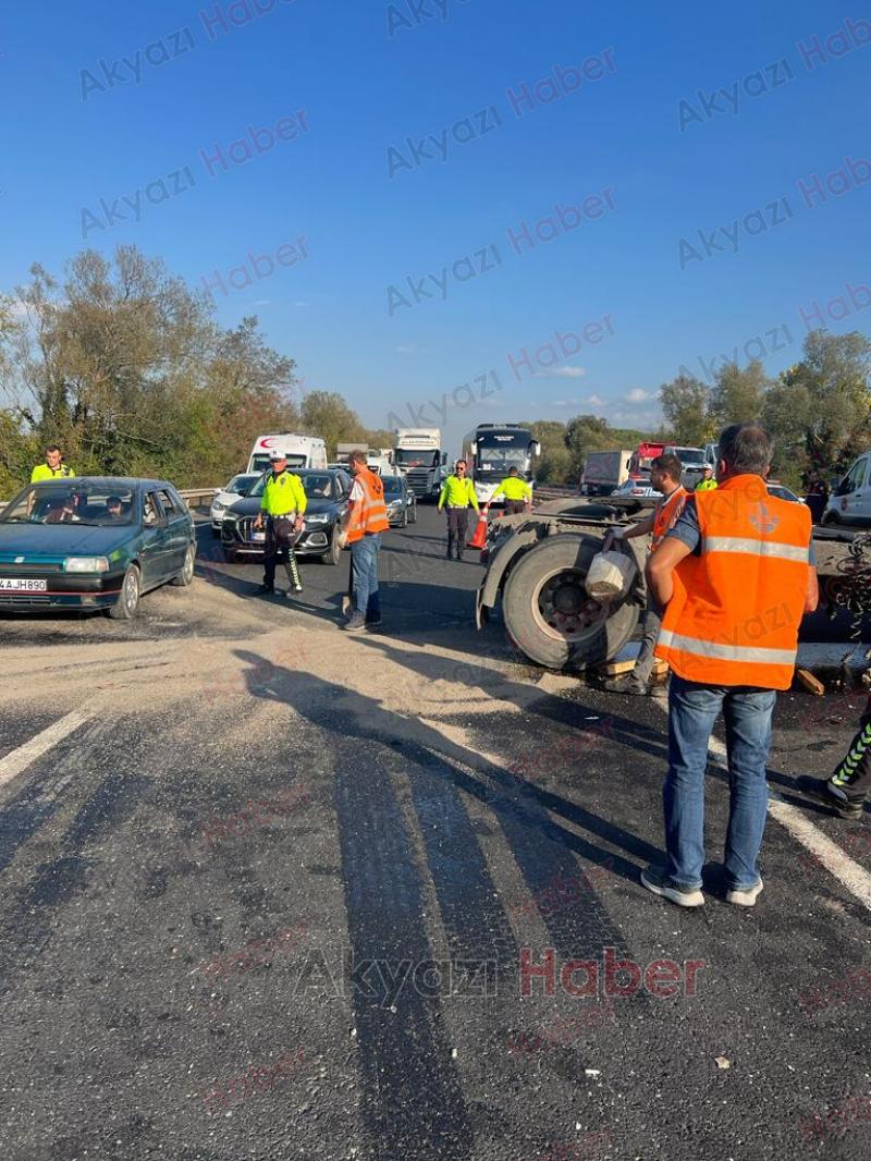 Otoyol da 2 tırın çarpışması sonucu 1 kişi yaralandı