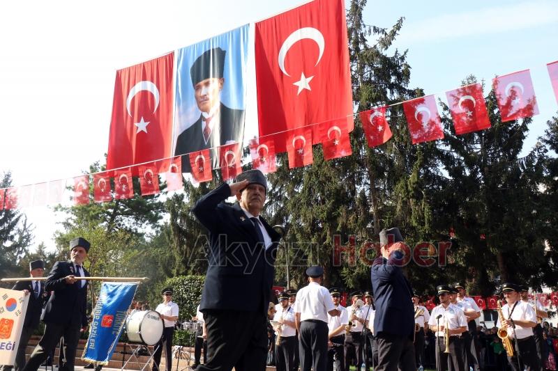 Türkiye Cumhuriyeti'nin kuruluşunun 100. yıl dönümü Sakarya'da törenle kutlandı.