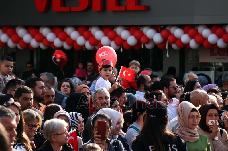 Türkiye Cumhuriyeti'nin kuruluşunun 100. yıl dönümü Sakarya'da törenle kutlandı.