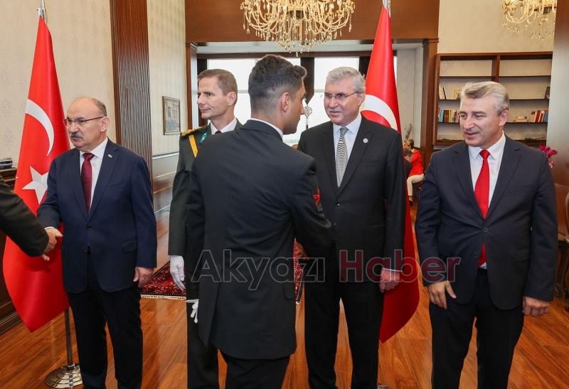 Vali Karadeniz tebrikleri kabul etti