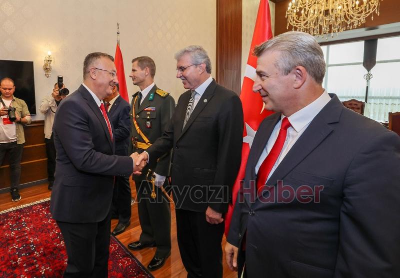 Vali Karadeniz tebrikleri kabul etti