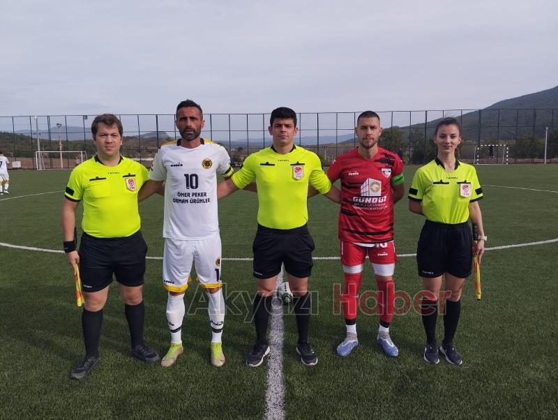 As Akyazıspor lider Taraklı'yı 3-0 mağlup etti