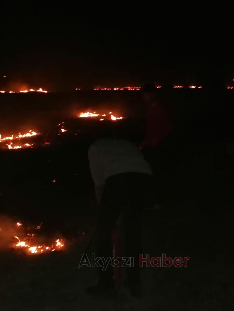 Anız ateşi samanlığı kül ediyordu