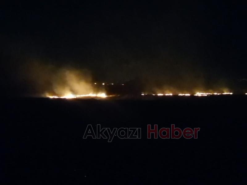 Anız ateşi samanlığı kül ediyordu