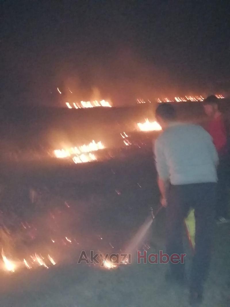 Anız ateşi samanlığı kül ediyordu