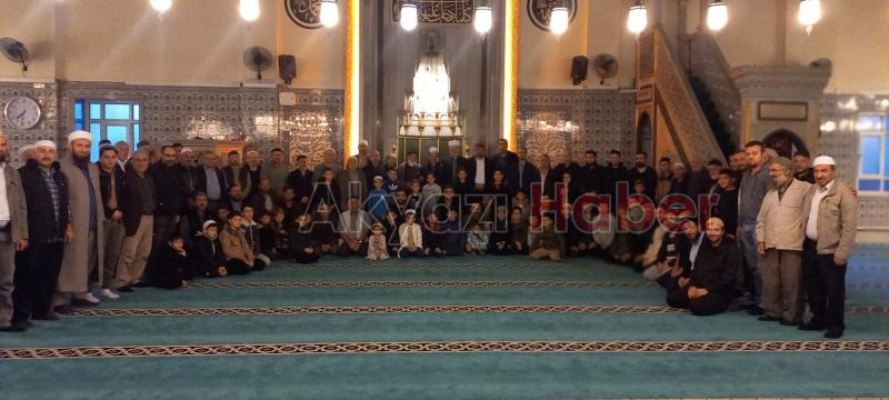 Sabah namazında baba oğul aynı safta buluştu