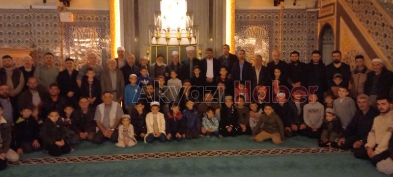 Sabah namazında baba oğul aynı safta buluştu