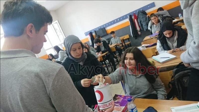 Lise öğrencileri bağış kampanyası düzenledi