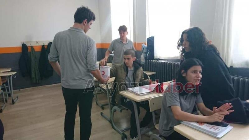 Lise öğrencileri bağış kampanyası düzenledi