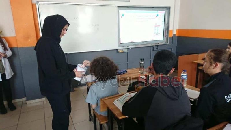 Lise öğrencileri bağış kampanyası düzenledi