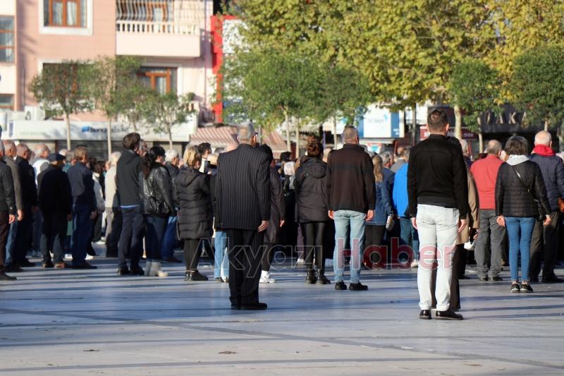 Saat 09.05'de Sakarya'da hayat durdu