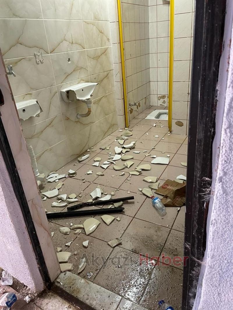 Taraftarlar stadyumu savaş alanına çevirdi