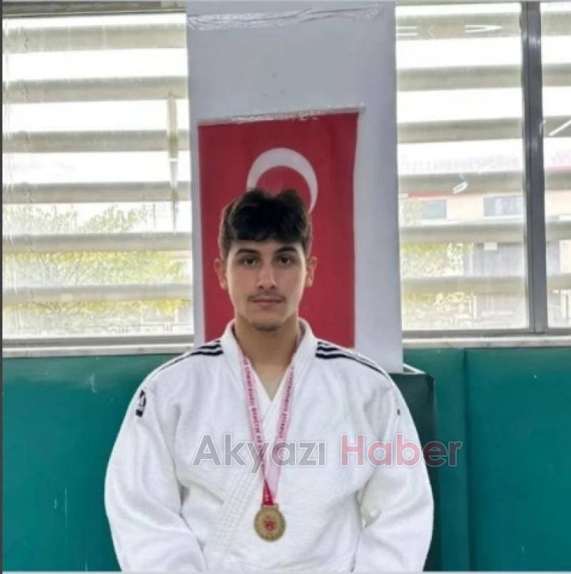 Karapürçekli judocular Bulgaristan'dan madalyalarla döndü