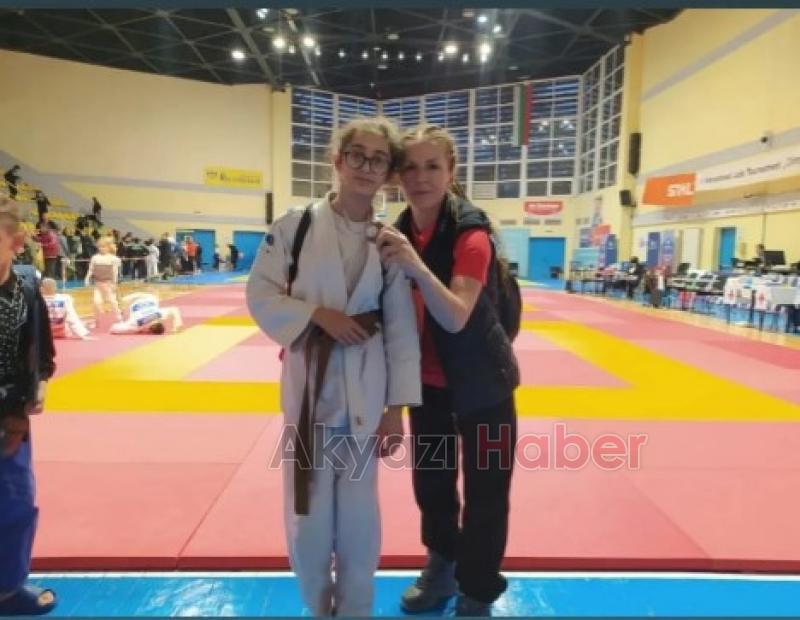 Karapürçekli judocular Bulgaristan'dan madalyalarla döndü