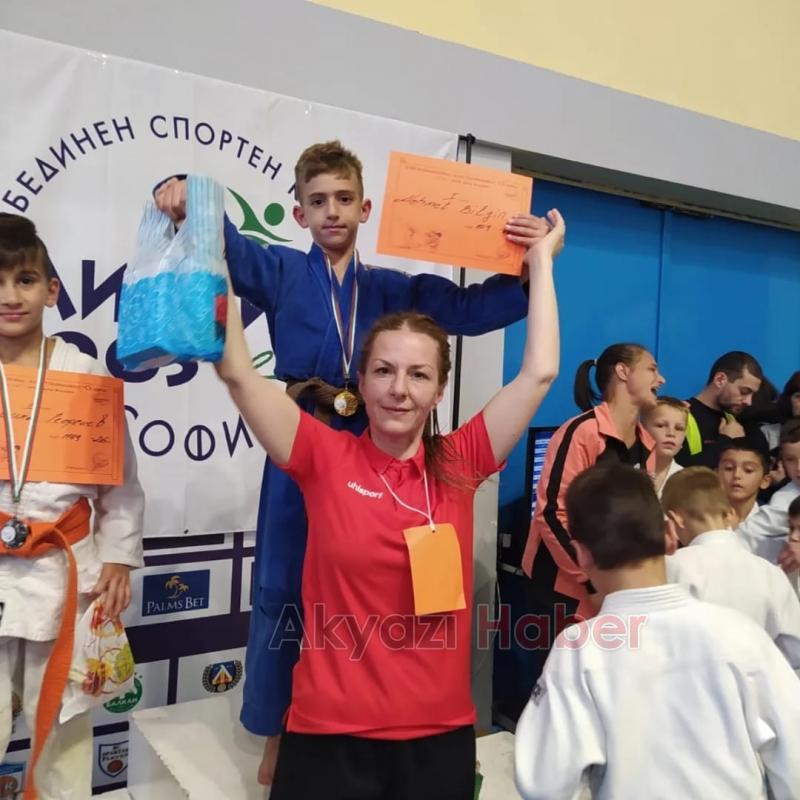Karapürçekli judocular Bulgaristan'dan madalyalarla döndü
