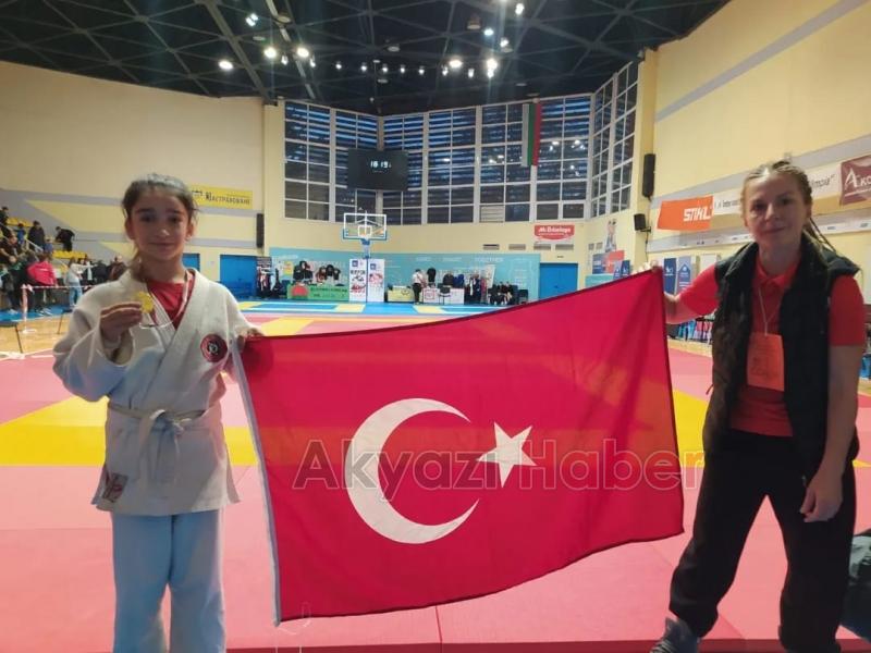Karapürçekli judocular Bulgaristan'dan madalyalarla döndü