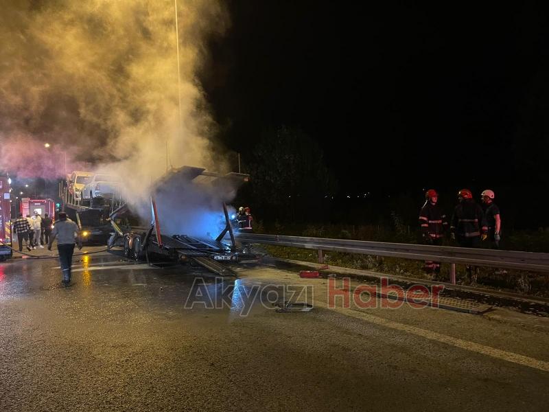 Seyir halindeki araç taşıyan tırda çıkan yangın söndürüldü