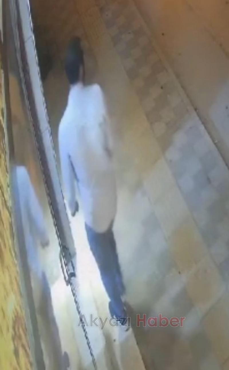 Fırından sadaka kutusunu çaldı, kameraya yakalandı