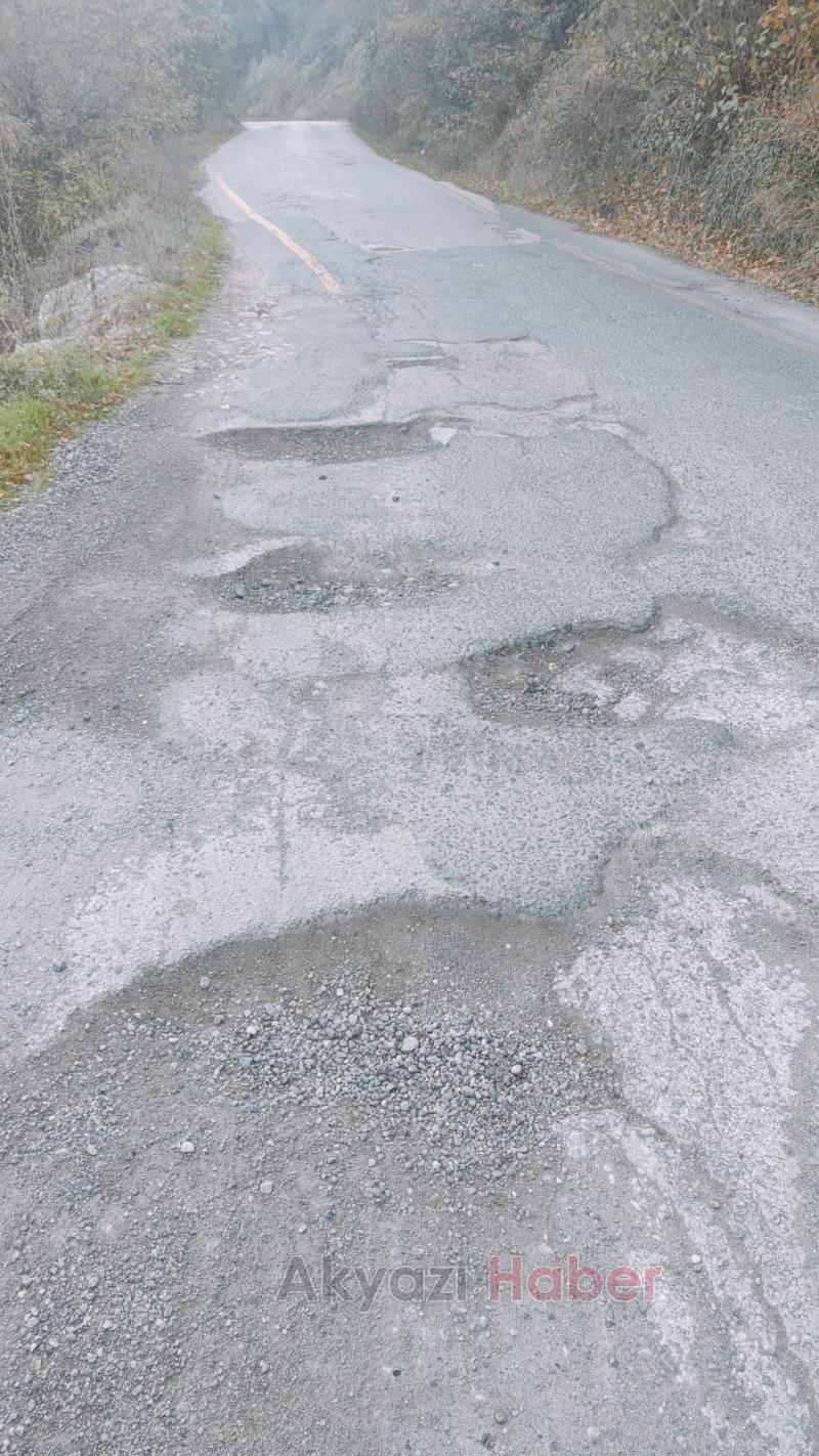 Dokurcun'da çukur içindeki yollara tepki